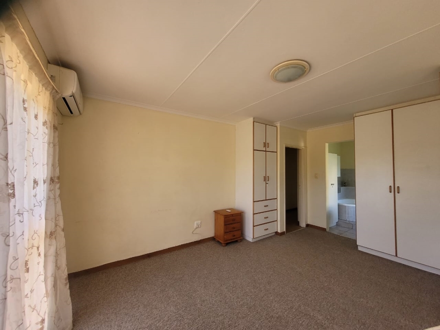 4 Bedroom Property for Sale in Wavecrest Eastern Cape